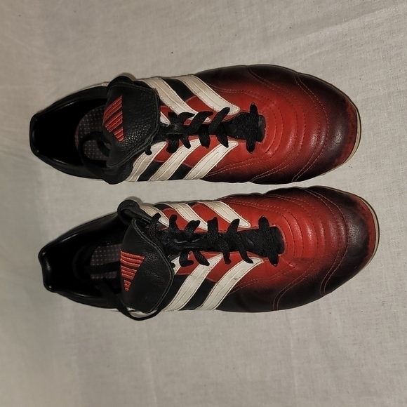 ♥️ADIDDAS Soccer tenis size 10 women's - Picture 1 of 7